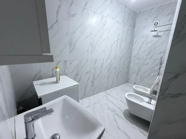 Tirane, jepet me qera apartament 1+1 Kati 2,