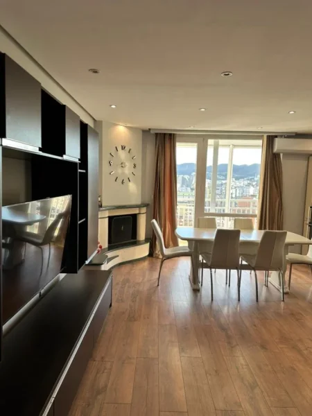 Tirane, shitet apartament 2+1 , 125 m² 