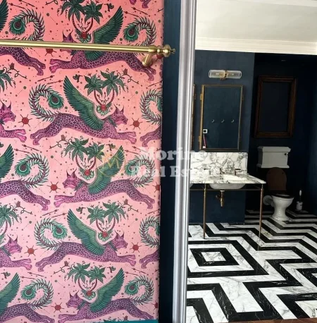 Tirane, jepet me qera apartament 2+1 Kati 7, 150 m² 1.800 € (Qender)