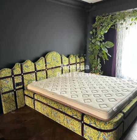 Tirane, jepet me qera apartament 2+1 Kati 7, 150 m² 1.800 € (Qender)