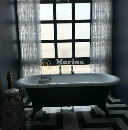 Tirane, jepet me qera apartament 2+1 Kati 7, 150 m² 1.800 € (Qender)