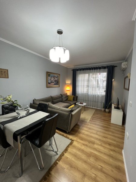 Tirane, jepet me qera apartament 2+1 Kati 3, 70 m² 700 € (Rruga e Dibres)