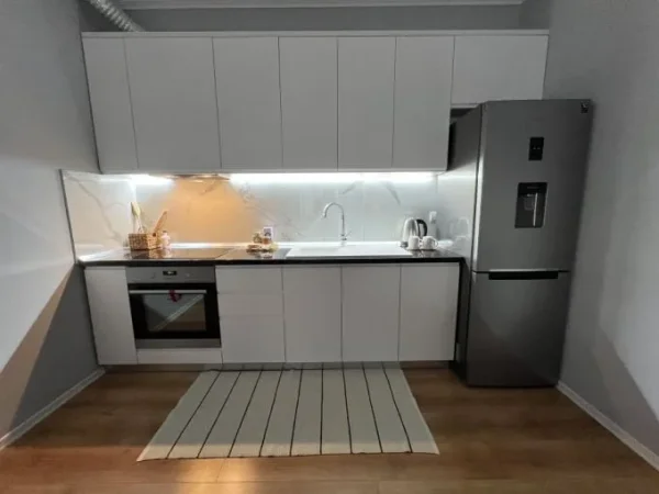 Tirane, jepet me qera apartament 2+1+Aneks+Ballkon Kati 3, 70 m² 700 € (siri kodra)