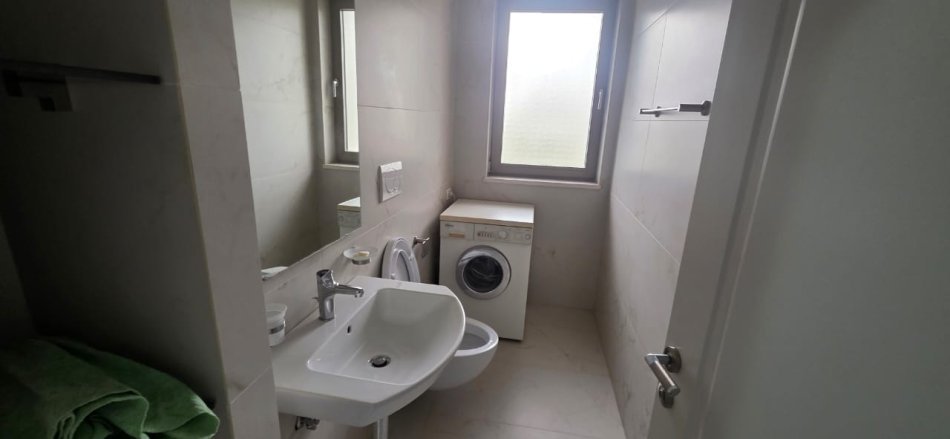 Tirane, jepet me qera Vile 3+1 Kati 2, 140 m² 800 € (Tregu Elektrik)