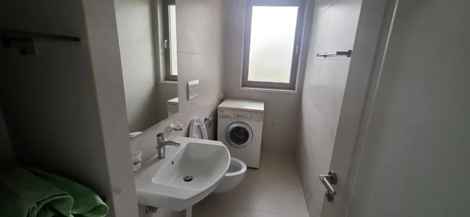 Tirane, jepet me qera Vile 3+1 Kati 2, 140 m² 75000 leke (Tregu Elektrik)