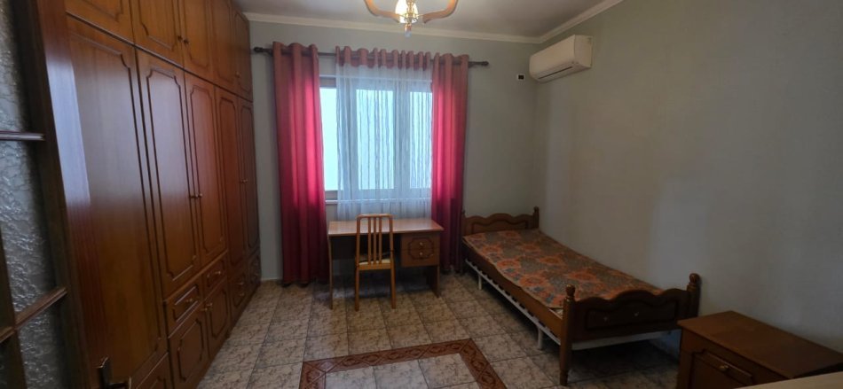 Tirane, jepet me qera Vile 3+1 Kati 2, 140 m² 800 € (Tregu Elektrik)