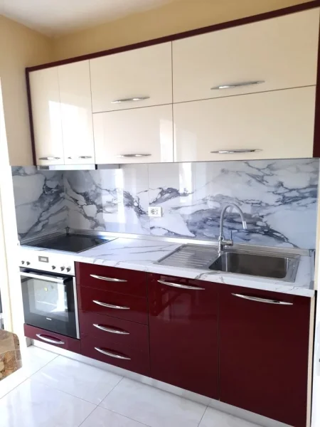 JEPET ME QERA APARTAMENT 1+1 TEK RRUGA E DIBRES  10 MINUTA NGA QENDRA,  500 €URO