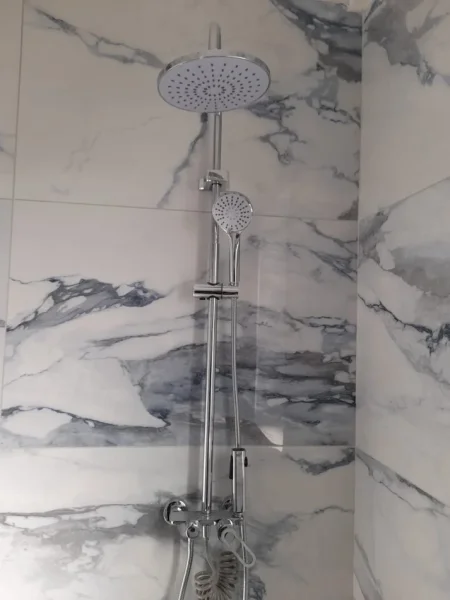 JEPET ME QERA APARTAMENT 1+1 TEK RRUGA E DIBRES  10 MINUTA NGA QENDRA,  500 €URO