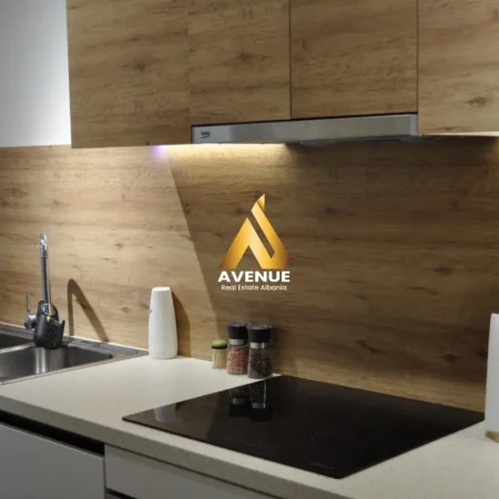 Tirane, jepet me qera apartament 2+1+Ballkon Kati 2, 75 m² 700 € (Bulevardi bajram Curri)