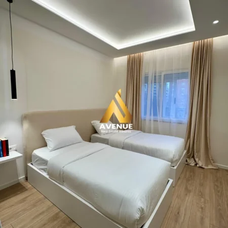 Tirane, jepet me qera apartament 2+1+Ballkon Kati 2, 75 m² 700 € (Bulevardi bajram Curri)