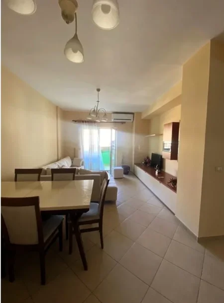 Tirane, jepet me qera apartament 2+1 Kati 5, 120 m² 600 € (zogu i zi)