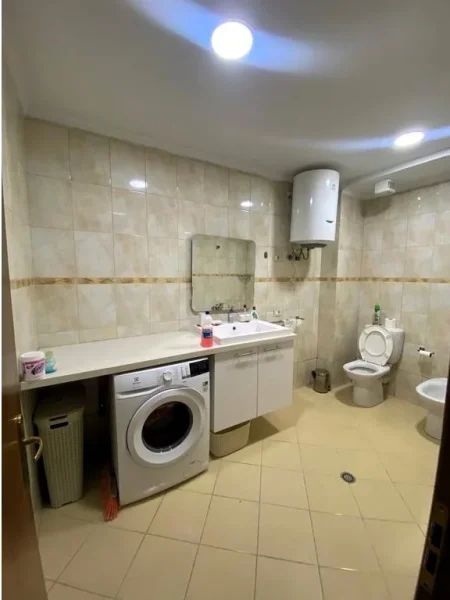 Tirane, jepet me qera apartament 2+1 Kati 5, 120 m² 600 € (zogu i zi)