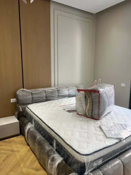 Tirane, jepet me qera apartament 1+1+Ballkon Kati 4, 74 m² 1.000 € (Kompleksi Delijorgji)