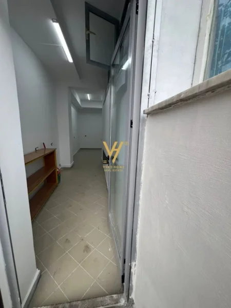 Tirane, jepet me qera dyqan Kati 0, 22 m² 370 € (KOPSHTI BOTANIK)