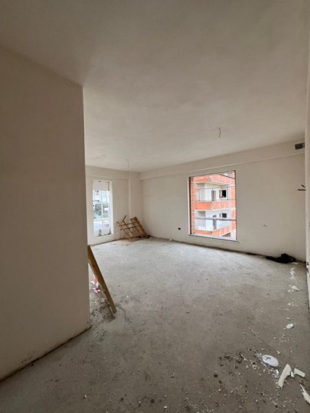 Tirane, shitet apartament 2+1 Kati 1,