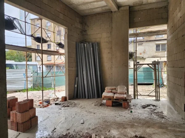 Tirane, shitet dyqan Kati 0, 48 m² 