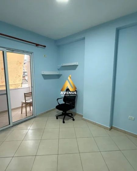 Tirane, jepet me qera apartament 2+1+Ballkon Kati 3, 80 m² 550 € (Riza cerova)