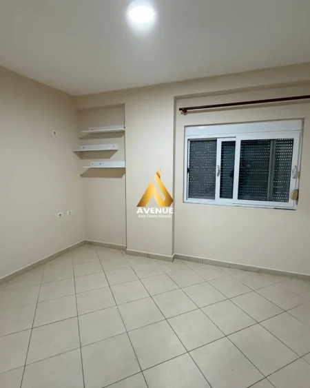 Tirane, jepet me qera apartament 2+1+Ballkon Kati 3, 80 m² 550 € (Riza cerova)