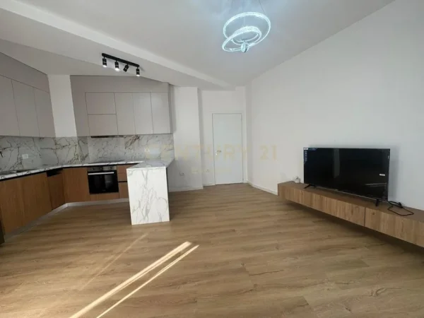 Tirane, jepet me qera apartament 2+1 Kati 7, 115 m² 550 € (Astir everest132575)