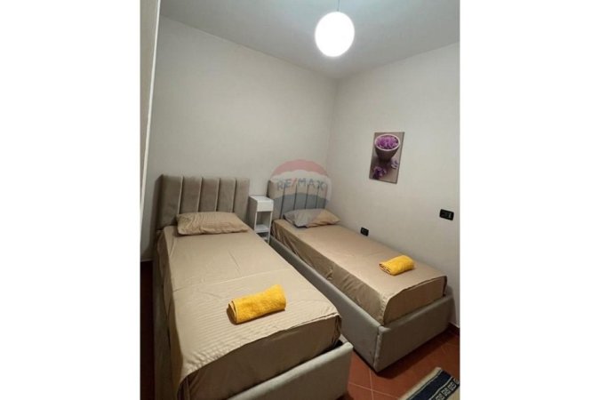 Tirane, jepet me qera apartament 2+1+Ballkon Kati 8, 800 € 