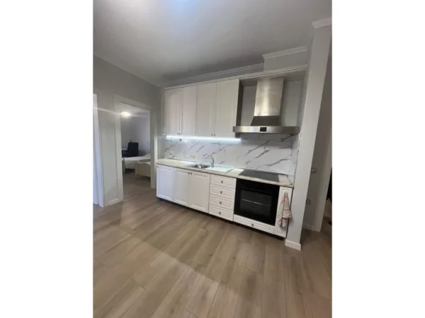 Tirane, jepet me qera apartament 2+1 Kati 5, 80 m² 730 € (Rruga e Barrikadave WEST132578)