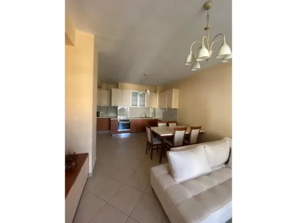 Tirane, jepet me qera apartament 2+1 Kati 5, 120 m² 600 € (Zogu i Zi ROYAL132577)