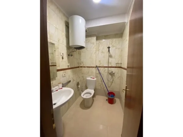 Tirane, jepet me qera apartament 2+1 Kati 5, 120 m² 600 € (Zogu i Zi ROYAL132577)