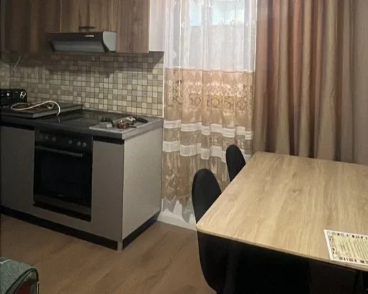 Tirane, jepet me qera apartament 1+1 Kati 0, 70 m² 400 € (ish stacioni i trenit)