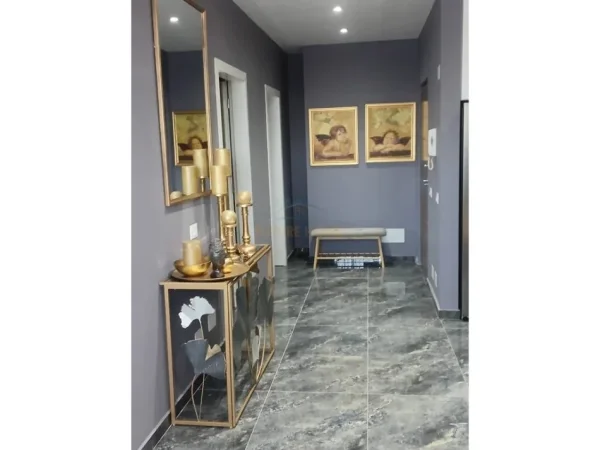 Tirane, jepet me qera apartament 2+1+Ballkon Kati 6, 80 m² 750 € (Rruga Panorama)