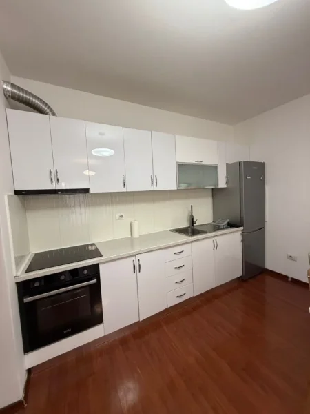 Tirane, jepet me qera apartament 1+1 Kati 5, 75 m² 580 € (Ish Parku)
