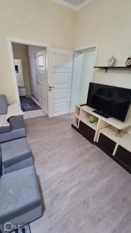Tirane, jepet me qera apartament 2+1+Ballkon Kati 2, 85 m² 600 € 