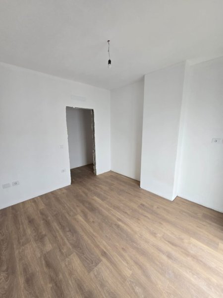 Tirane, shitet apartament 2+1 , 95 m² 130.000 € 