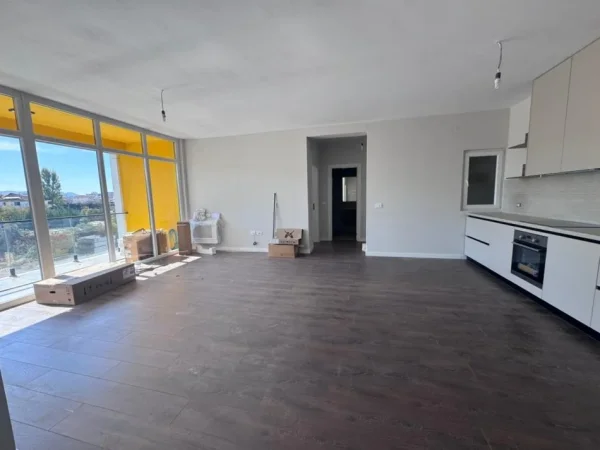 Tirane, jepet me qera apartament 2+1+2+Ballkon , 125 m² 600 €(Kompleksi Bermon Bulevard te Ri)