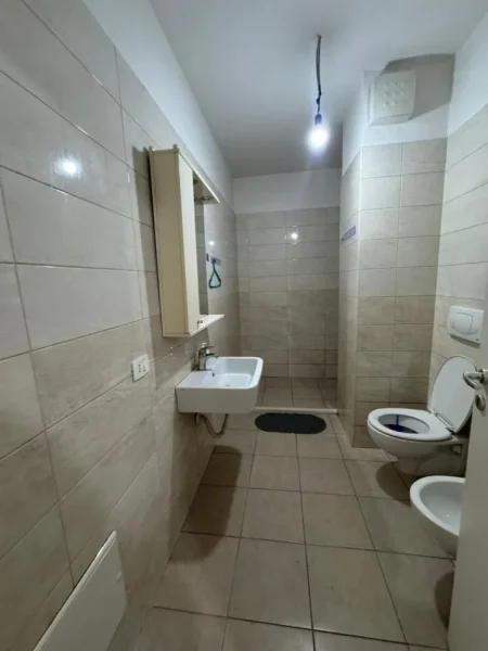 Tirane, jepet me qera apartament 1+1 Kati 5, 500 €