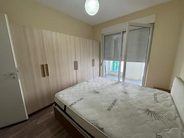 Tirane, jepet me qera apartament 1+1 Kati 5, 500 €
