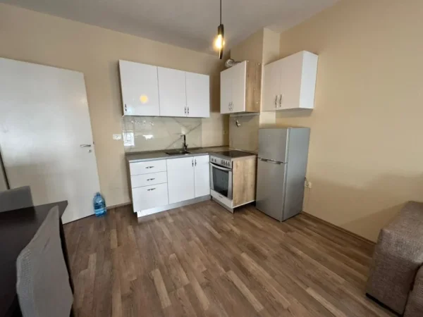 Tirane, jepet me qera apartament 1+1 Kati 5, 500 €