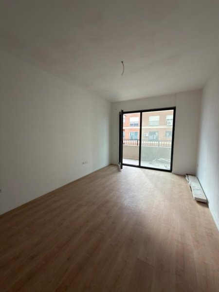 Tirane, shitet apartament 1+1+Ballkon Kati 3, 78 m² 182.500 € (Liqeni I Thate)