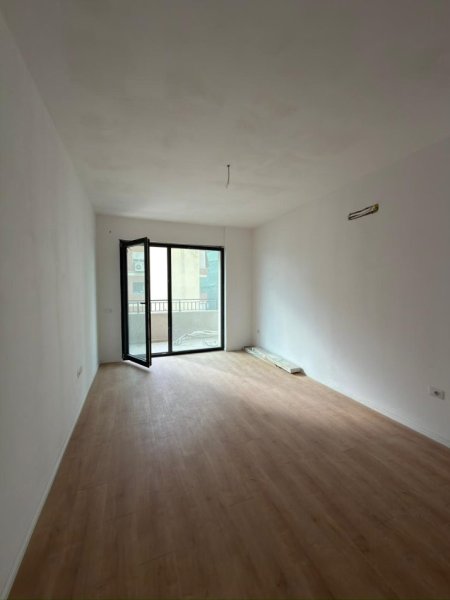 Tirane, shitet apartament 1+1+Ballkon Kati 3, 78 m² 182.500 € (Liqeni I Thate)
