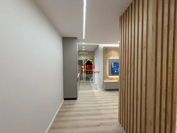 Vlore, shitet garsonier Kati 2, 43 m² 90.000 € (Rruga Dhimitër Konomi)