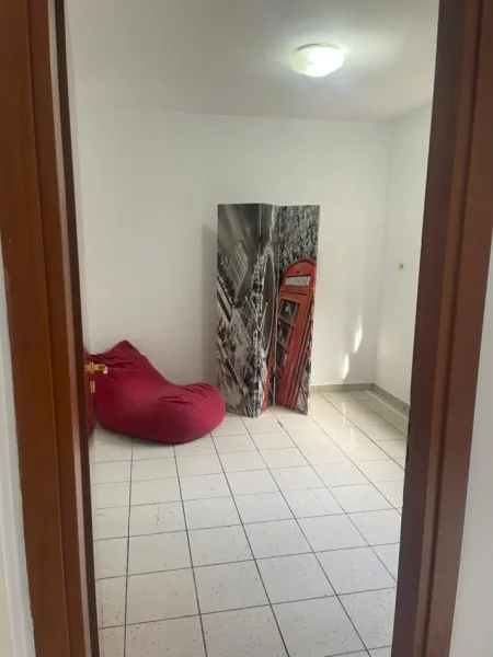 Tirane, jepet me qera zyre Kati 0, 50 m² 400 € (Stadiumi Dinamo)