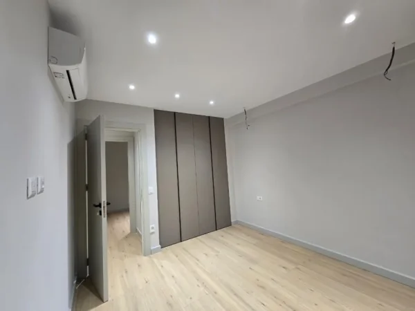 Tirane, shitet apartament 2+1+Ballkon Kati 1, 88 m² 250.000 € 