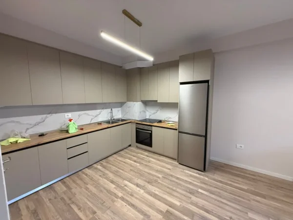 Tirane, jepet me qera apartament 1+1 Kati 7, 550 € 