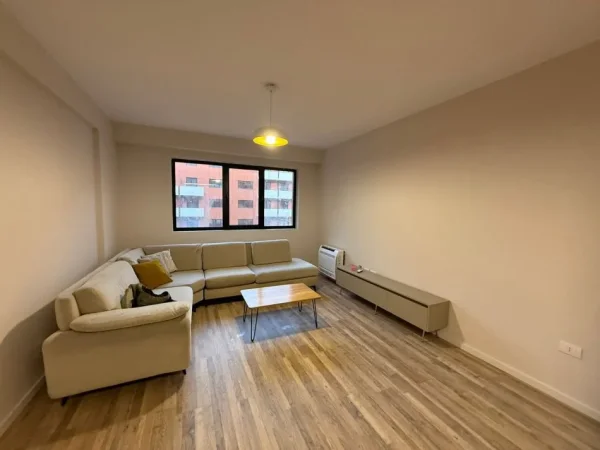 Tirane, jepet me qera apartament 1+1 Kati 7, 550 € 
