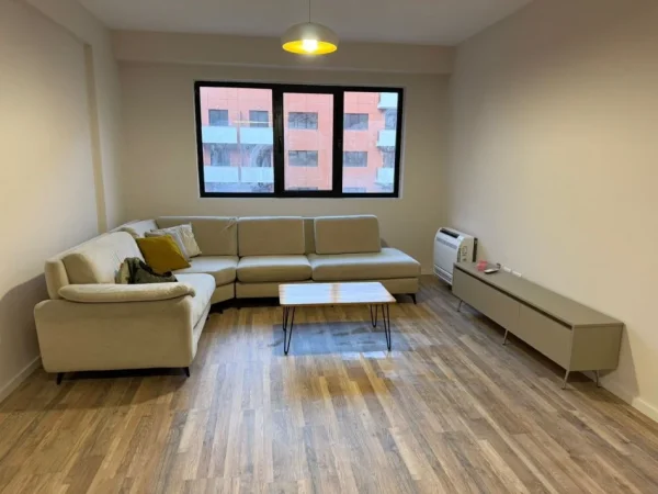 Tirane, jepet me qera apartament 1+1 Kati 7, 550 € 