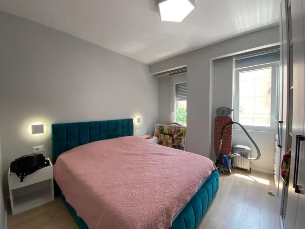 Tirane, jepet me qera apartament 1+1 Kati 1, 650 € (21 Dhjetori)