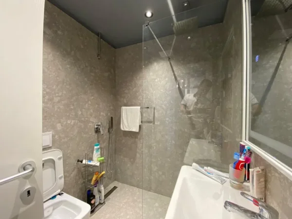 Tirane, jepet me qera apartament 1+1 Kati 1, 650 € (21 Dhjetori)