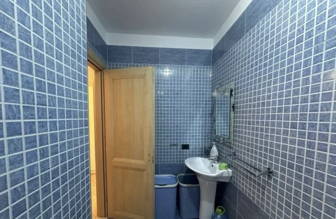 Tirane, shitet apartament 2+1 Kati 4, 70 m² 130.000 € 