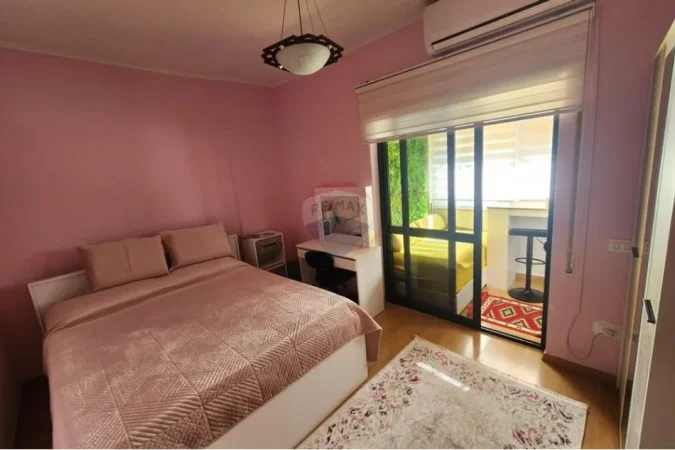 Tirane, jepet me qera apartament 2+1+Ballkon Kati 3, 65 m² 900 € (Rruga e Barrikadave)