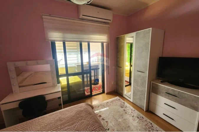 Tirane, jepet me qera apartament 2+1+Ballkon Kati 3, 65 m² 900 € (Rruga e Barrikadave)