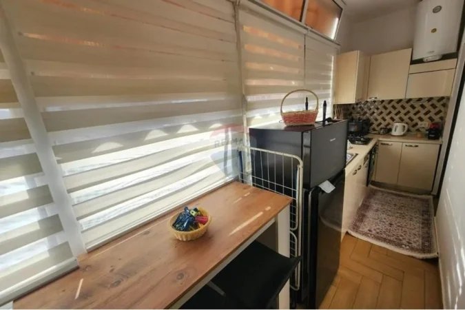 Tirane, jepet me qera apartament 2+1+Ballkon Kati 3, 65 m² 900 € (Rruga e Barrikadave)